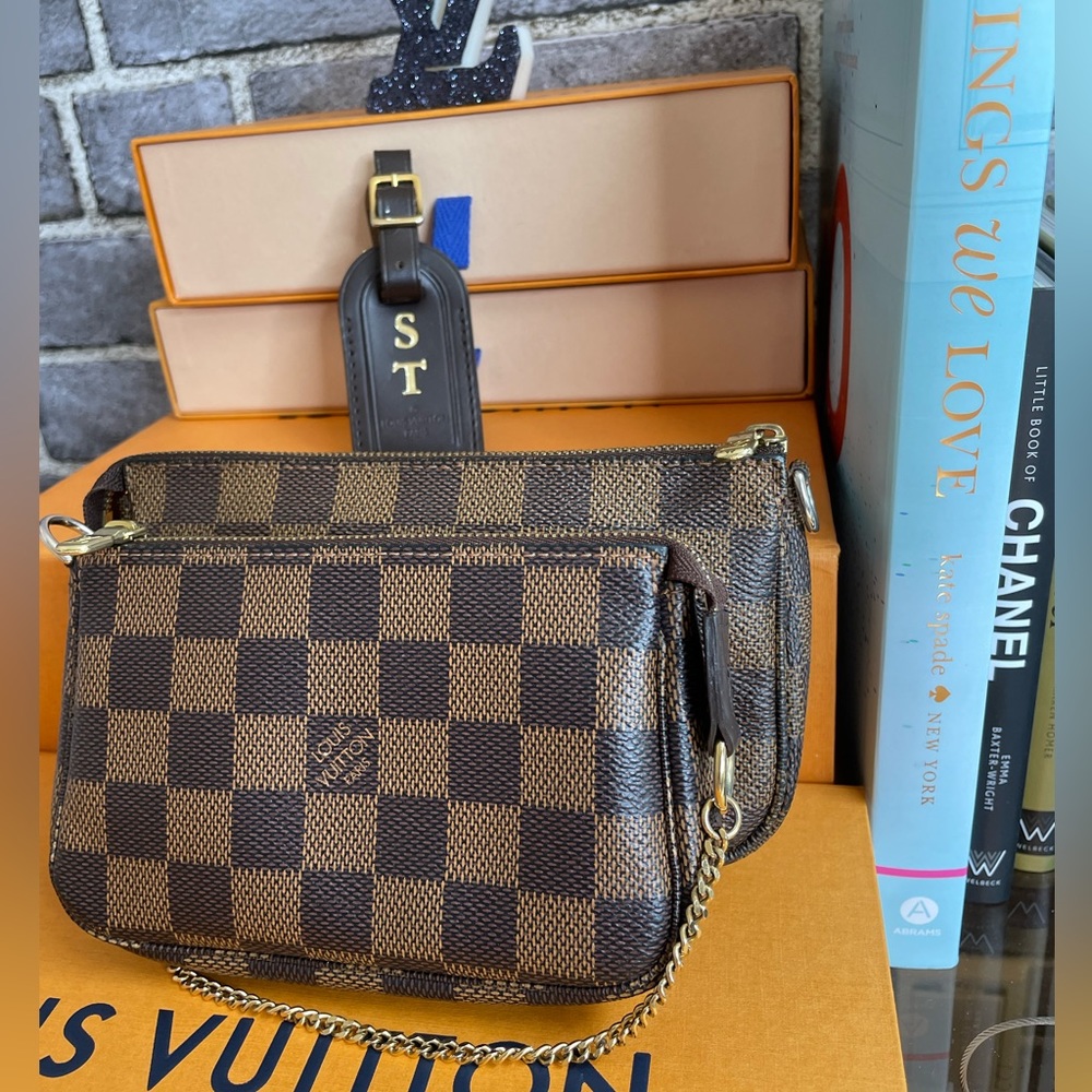 🔥SOLD🔥Authentic Louis Vuitton (Medium) Damier Ebene Pochette - Picture 8 of 12